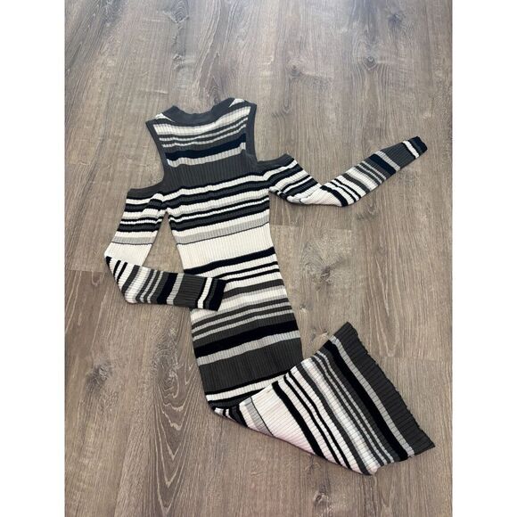 No Comment Junior's Cold Shoulder Mock Neck Dress - Picture 3 of 3